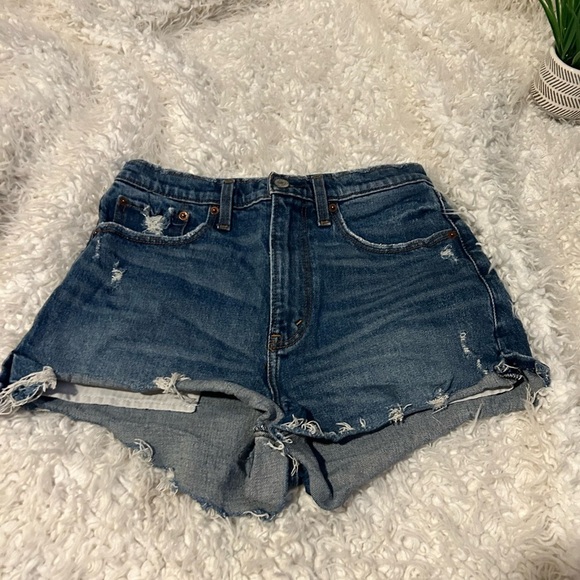COPY - Abercrombie & Fitch High Rise 4”curve love size 4 distressed denim shorts - Picture 1 of 3